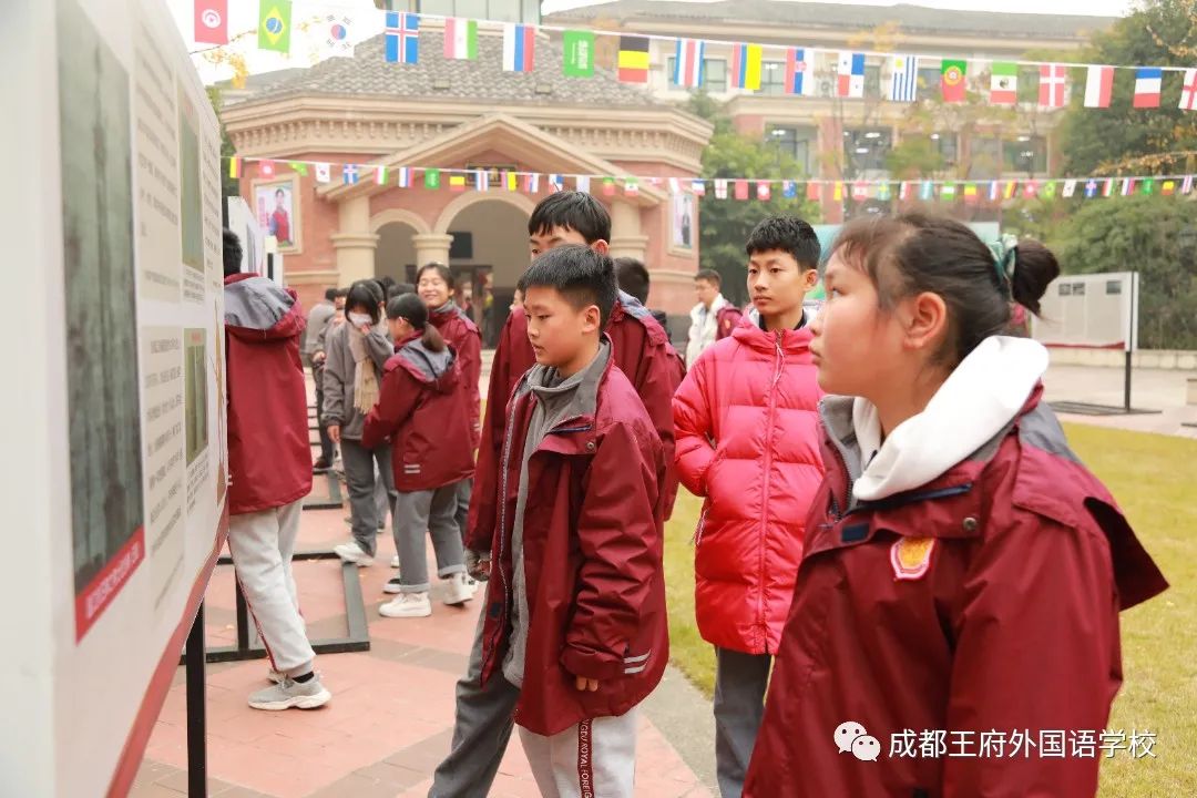 党在我心中，永远跟党走——成都王府外国语学校开展党史图片展