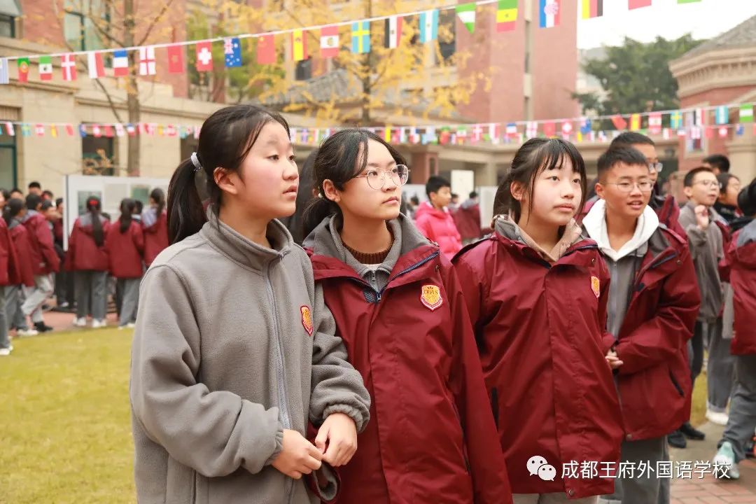 党在我心中，永远跟党走——成都王府外国语学校开展党史图片展