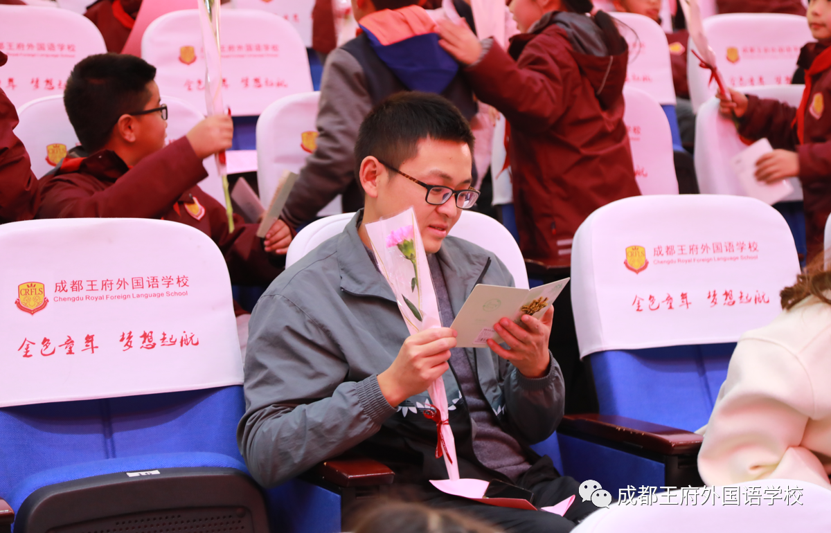 遇见王府，预见未来——成都王府开展转学生成长汇报会活动