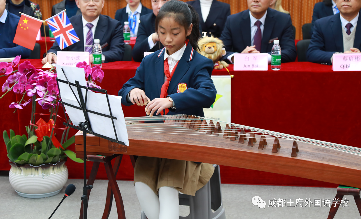 英国威尔士卡迪夫公学与成都王府外国语学校进行线上友好学校签约仪式