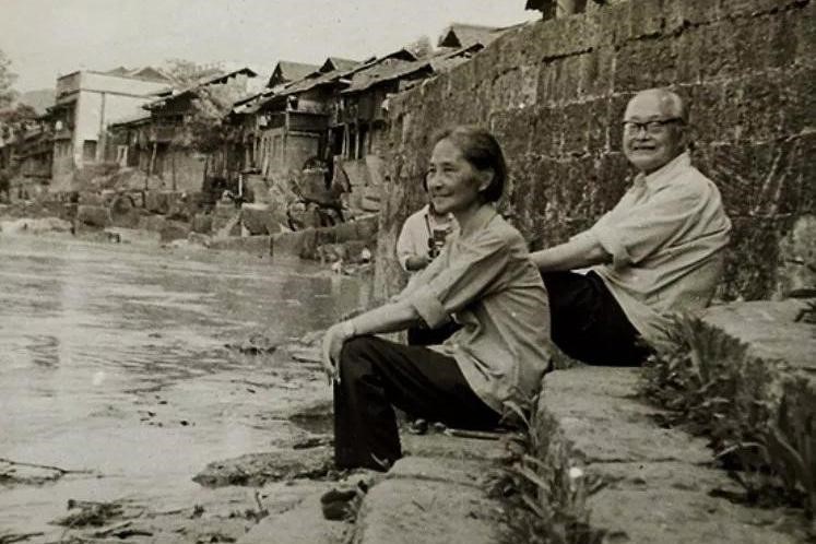 沈从文带走九妹11年,送回故乡已是一个疯子,晚年见外甥莫名悲哀 沈从文带走九妹11年,送回故乡已是一个疯子,晚年见外甥莫名悲哀