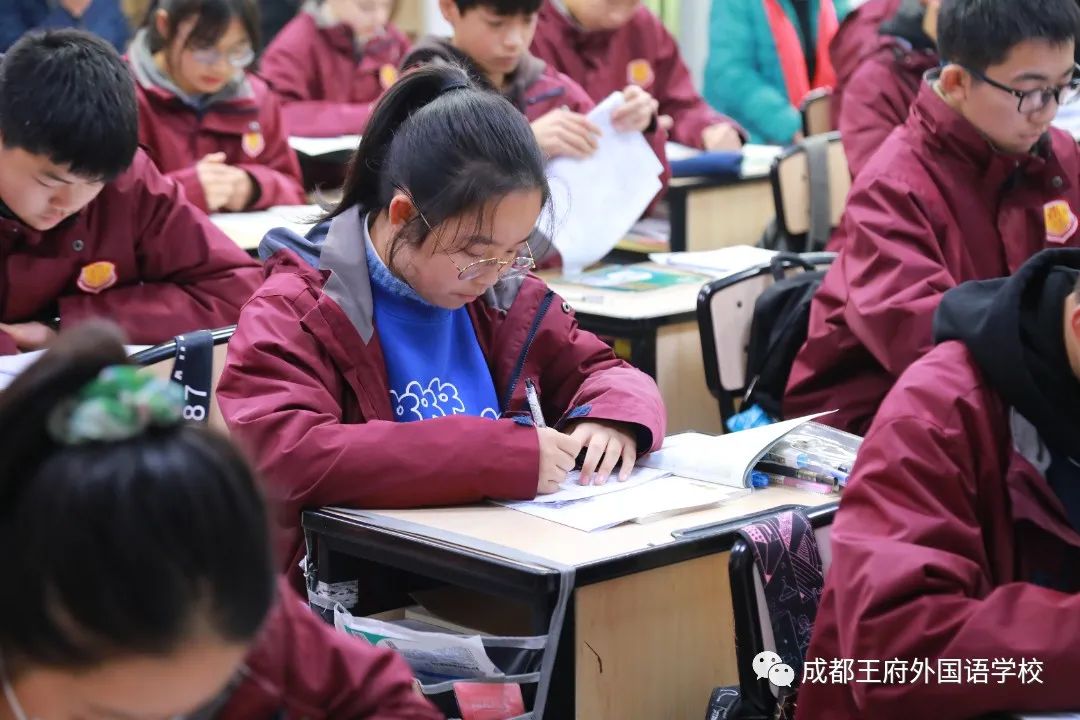 家校共育，静待花开——成都王府外国语学校初中部家长开放日