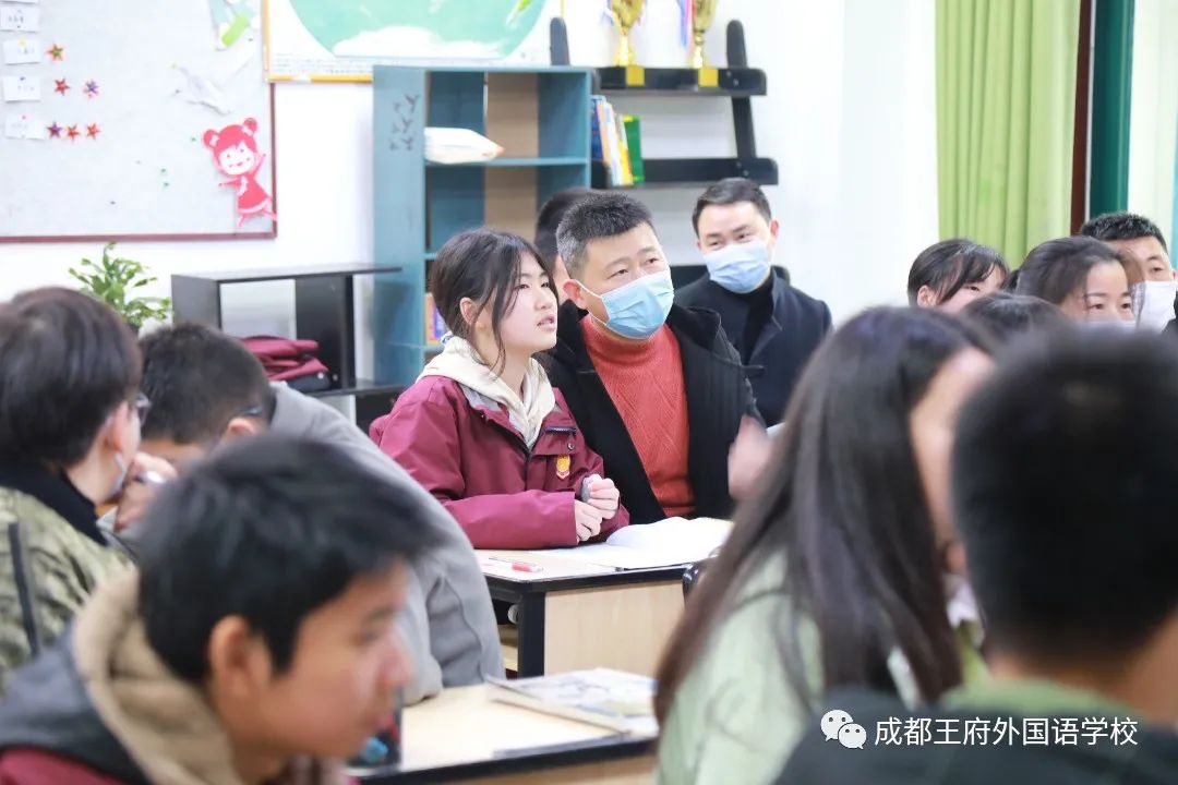 家校共育，静待花开——成都王府外国语学校初中部家长开放日