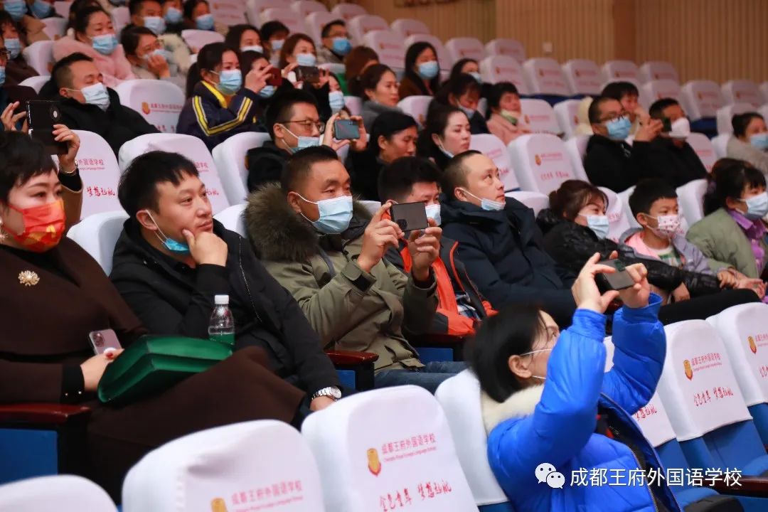 家校共育，静待花开——成都王府外国语学校初中部家长开放日