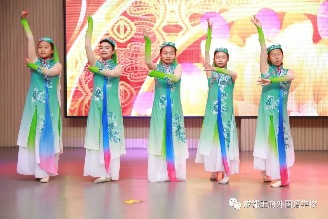 家校共育，静待花开——成都王府外国语学校初中部家长开放日