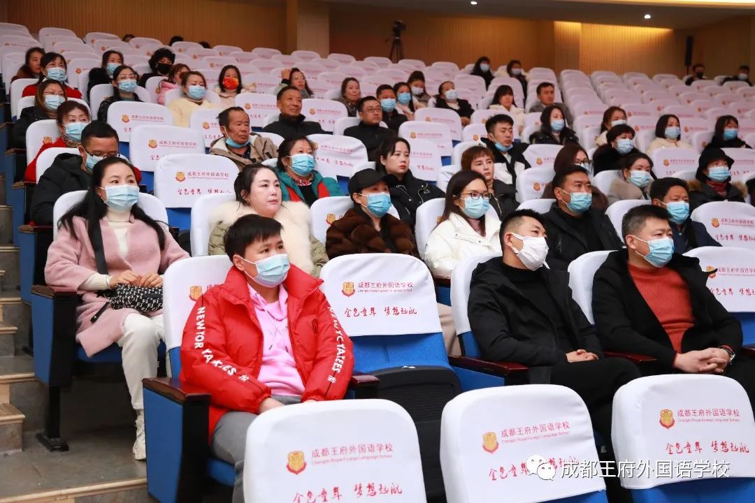 家校共育，静待花开——成都王府外国语学校初中部家长开放日