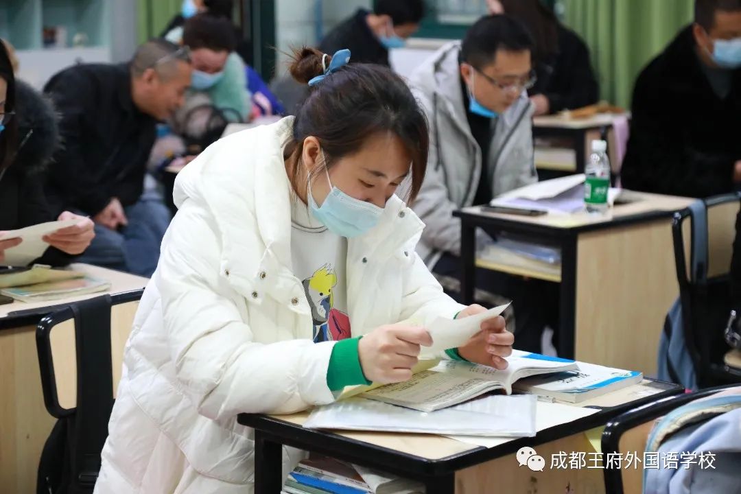 家校共育，静待花开——成都王府外国语学校初中部家长开放日