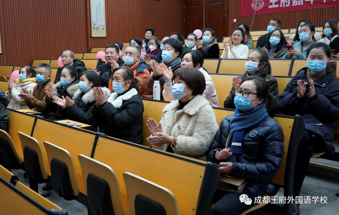 冬日渐寒，王府向暖——成都王府举行12月校长早茶会活动 成都王府外国语学校 2021-12-14 17:17 图片           成都王府外国语学校在管小波校长的带领下一直坚持家校合作的信念，认