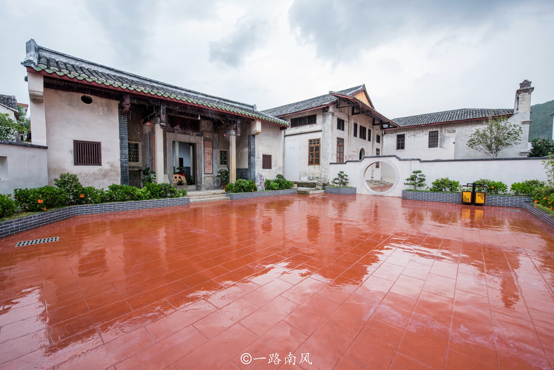中山大学创始人的故居,位于广东梅州,古朴典雅,堪称“豪宅” 中山大学创始人的故居,位于广东梅州,古朴典雅,堪称“豪宅”