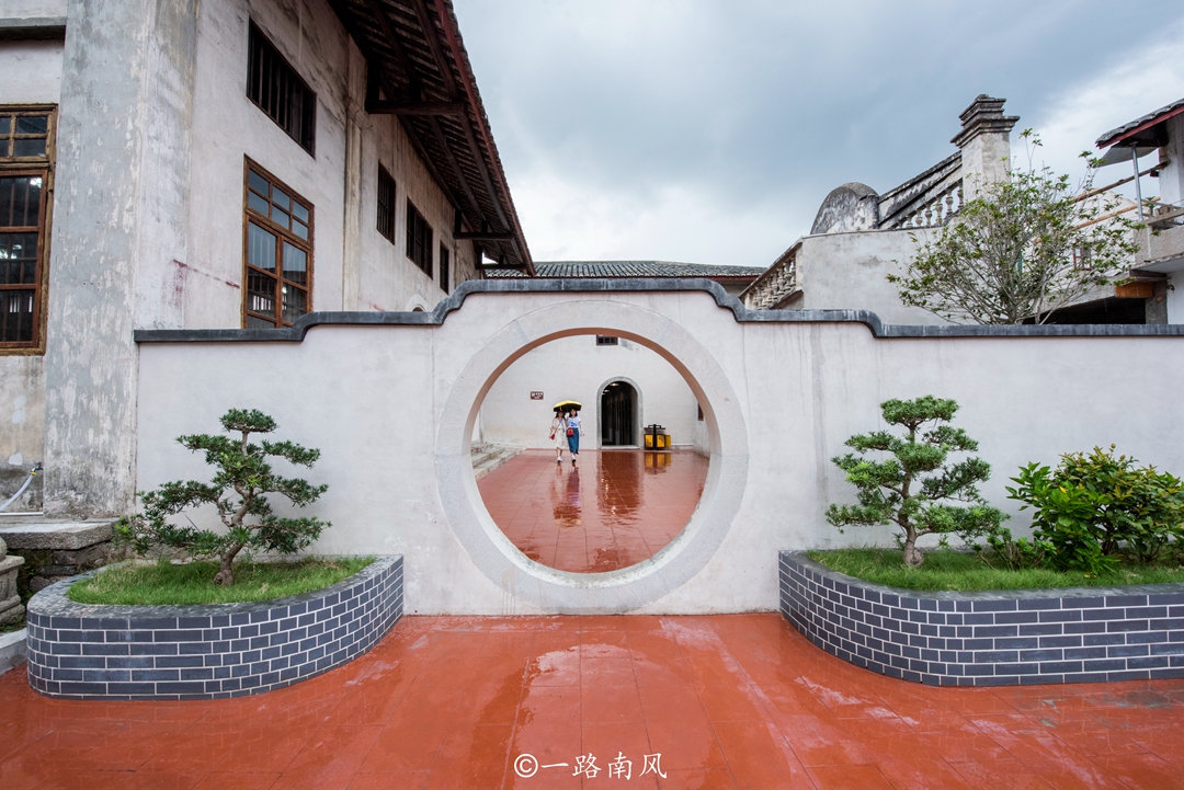 中山大学创始人的故居,位于广东梅州,古朴典雅,堪称“豪宅” 中山大学创始人的故居,位于广东梅州,古朴典雅,堪称“豪宅”