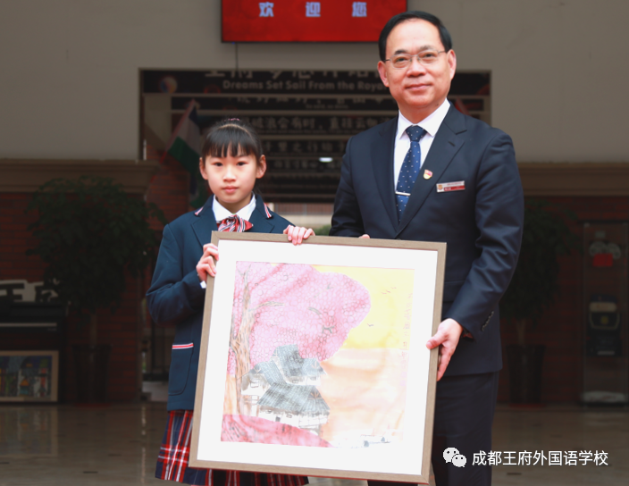 人小志高，卓尔不凡——成都王府外国语学校举办万小凡同学个人画展