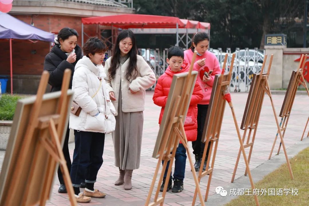 人小志高，卓尔不凡——成都王府外国语学校举办万小凡同学个人画展