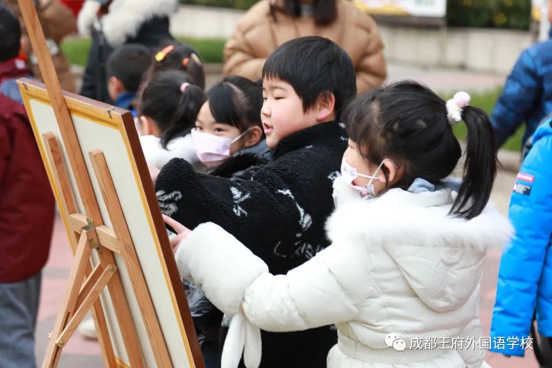 人小志高，卓尔不凡——成都王府外国语学校举办万小凡同学个人画展