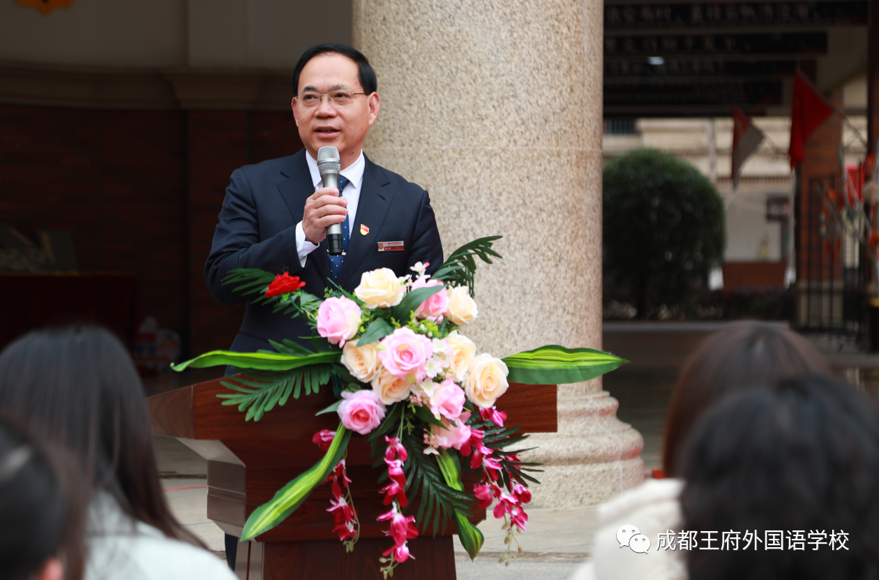 人小志高，卓尔不凡——成都王府外国语学校举办万小凡同学个人画展