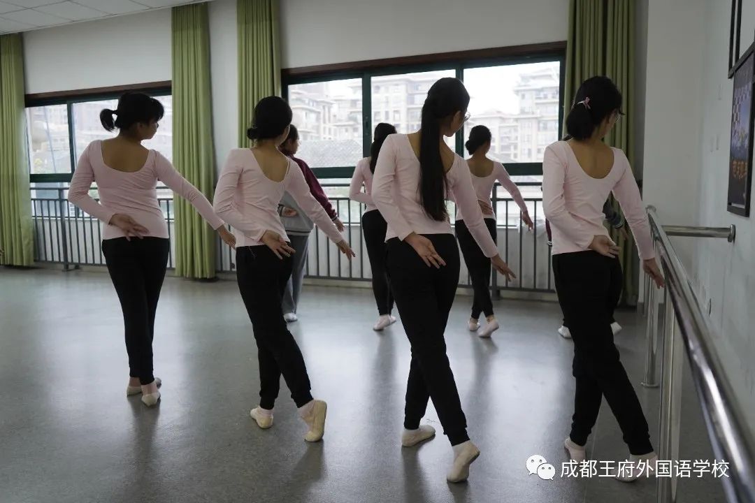 同心同行，共创未来 ——成都王府2021-2022年上期社团、兴趣课总结暨表彰大会