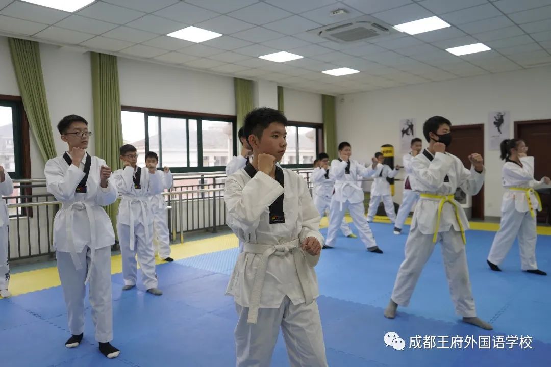 同心同行，共创未来 ——成都王府2021-2022年上期社团、兴趣课总结暨表彰大会