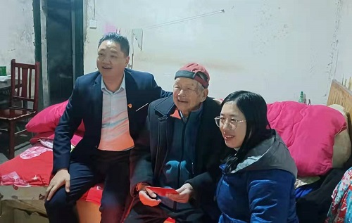 道和遠大集團廈門分公司鐘元雄看望慰問抗美援朝老兵 道和遠大集團廈門分公司鐘元雄看望慰問抗美援朝老兵