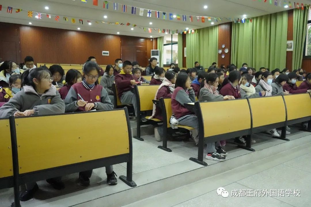 关照情绪，关爱心窗——成都王府外国语学校开展九年级团体心理辅导活动