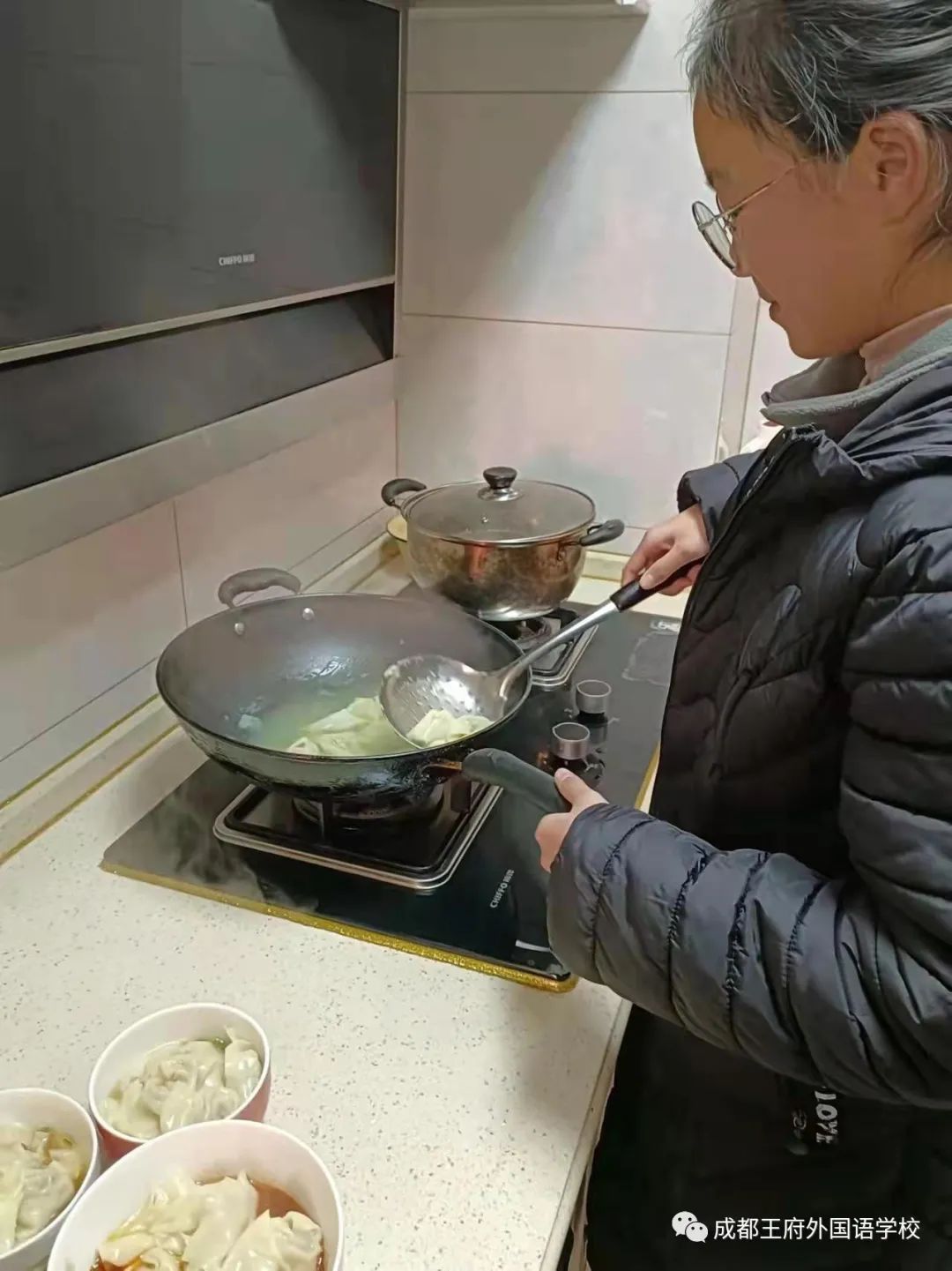 人间烟火，最暖人心——成都王府外国语学校开展“为家长做顿饭”劳动教育活动