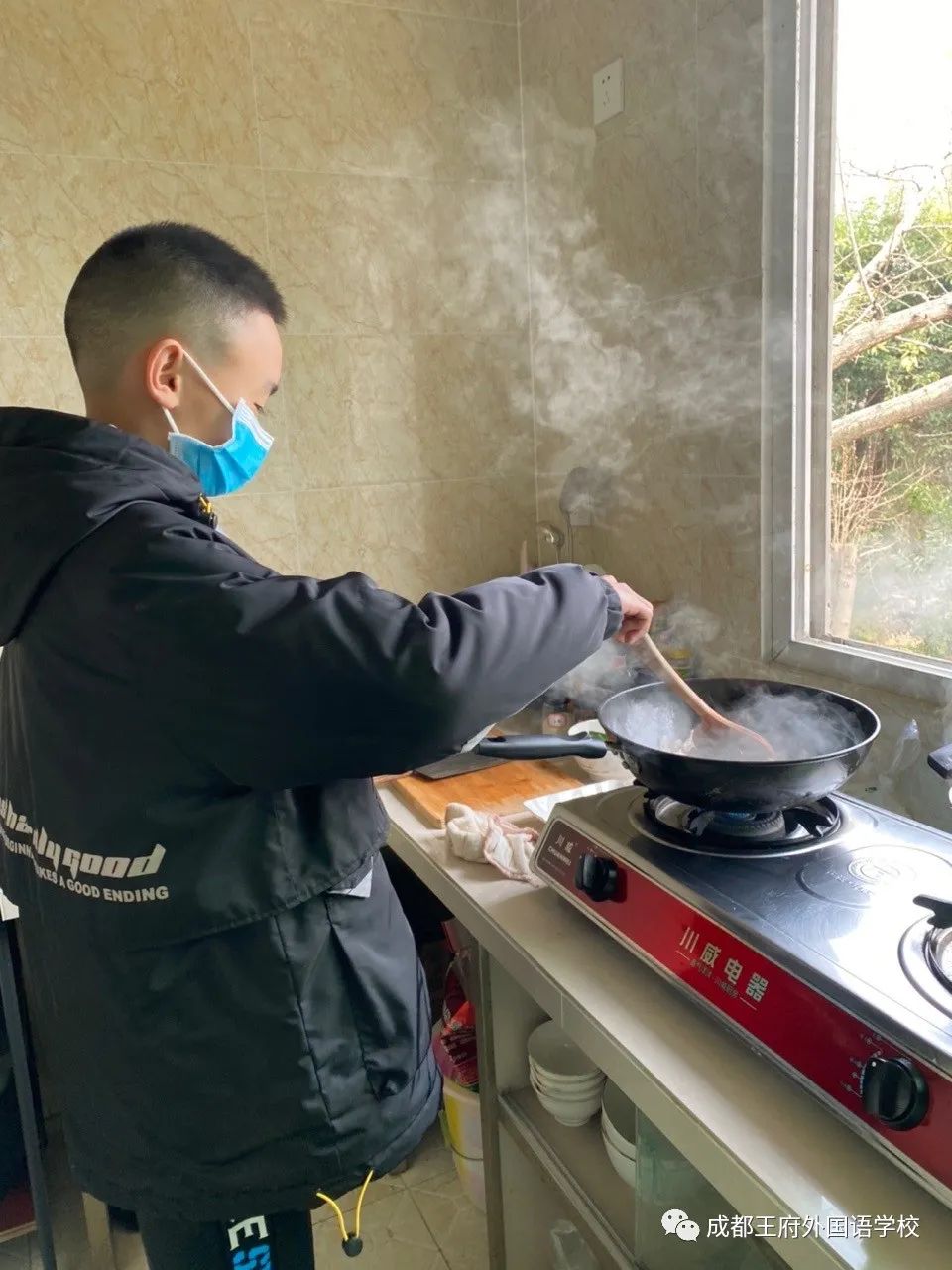 人间烟火，最暖人心——成都王府外国语学校开展“为家长做顿饭”劳动教育活动
