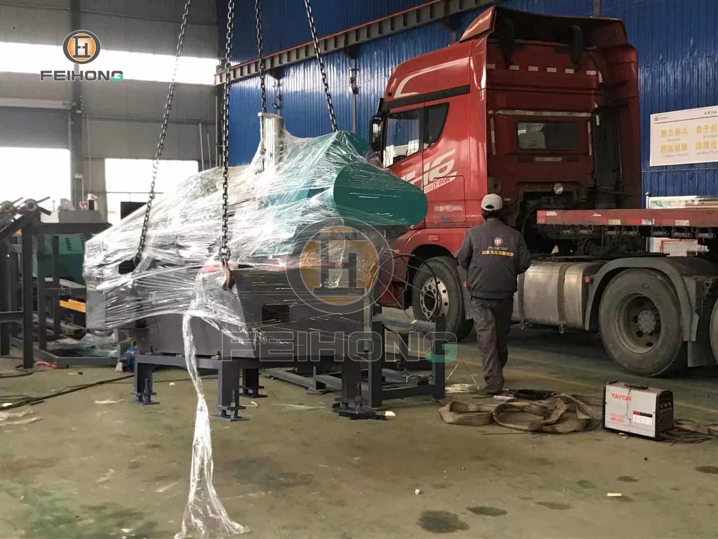 喜訊！飛宏助力中鐵八局川藏線4套智能鋼筋加工設備裝車完畢，順利發(fā)出
