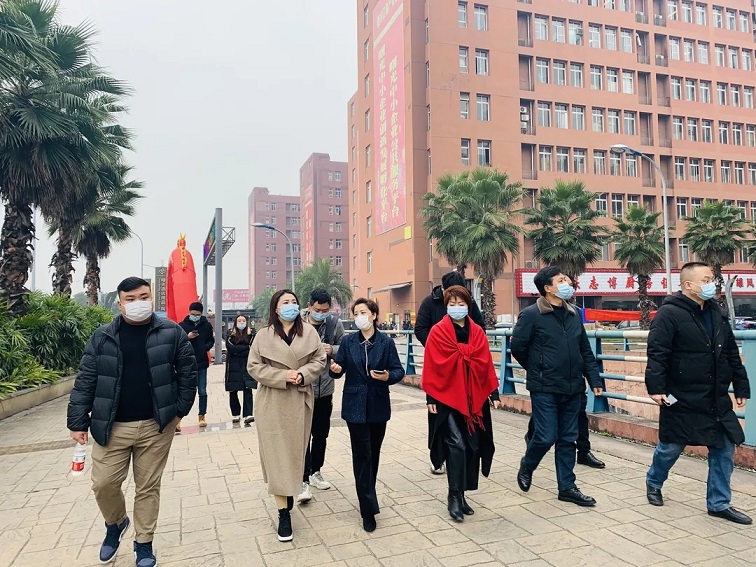 小微企业、重点行业企业经营者及骨干培训班莅临曙光产业园参观考察 小微企业、重点行业企业经营者及骨干培训班莅临曙光产业园参观考察
