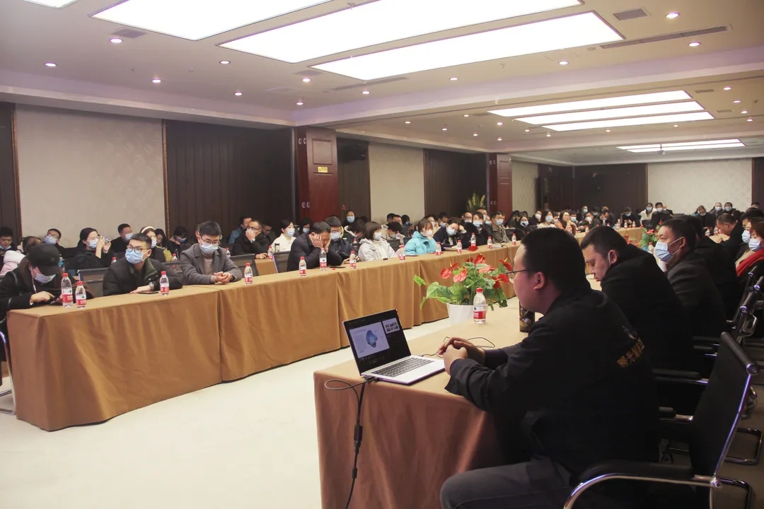 小微企业、重点行业企业经营者及骨干培训班莅临曙光产业园参观考察 小微企业、重点行业企业经营者及骨干培训班莅临曙光产业园参观考察