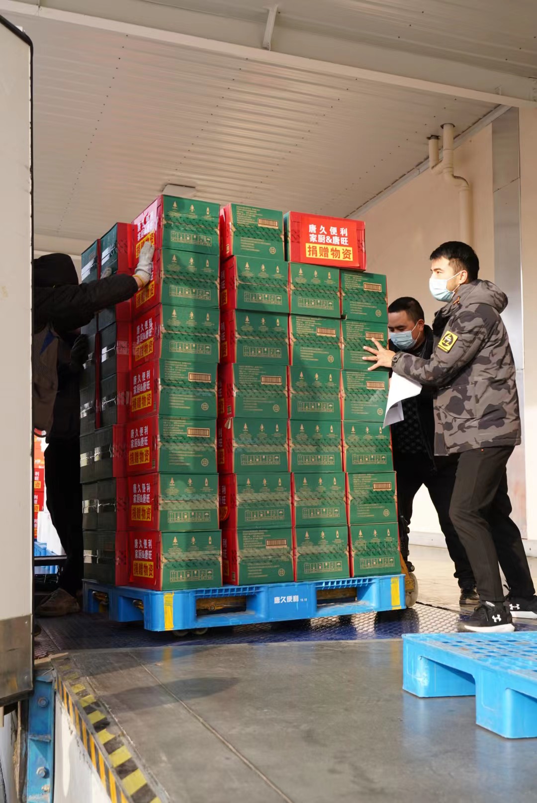 隔離不隔愛降溫不降情 唐久便利在行動 隔離不隔愛降溫不降情 唐久便利在行動