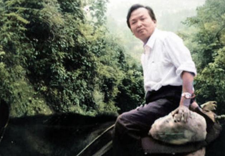 老父亲选择独居,赶走儿女,2004年摊牌:卧底11年,睡觉不敢脱衣 老父亲选择独居,赶走儿女,2004年摊牌:卧底11年,睡觉不敢脱衣