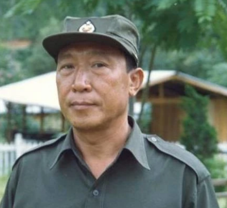 老父亲选择独居,赶走儿女,2004年摊牌:卧底11年,睡觉不敢脱衣 老父亲选择独居,赶走儿女,2004年摊牌:卧底11年,睡觉不敢脱衣