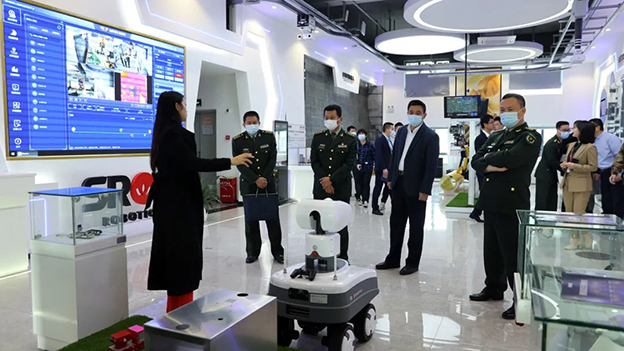 深圳警备区领导莅临施罗德工业集团调研指导