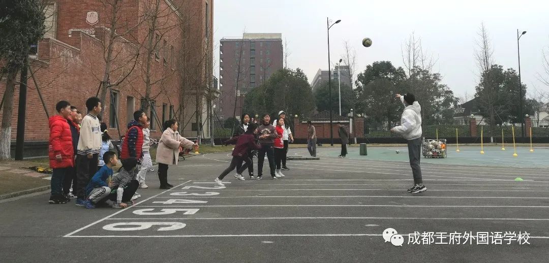 不负重托，精细照管，全面提升一一成都王府周末托管班开课了！