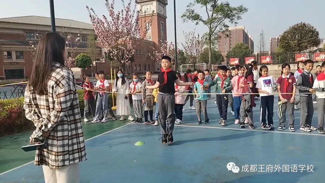 阳光锻炼，跃动青春——成都王府外国语学校第二届跳绳比赛落下帷幕
