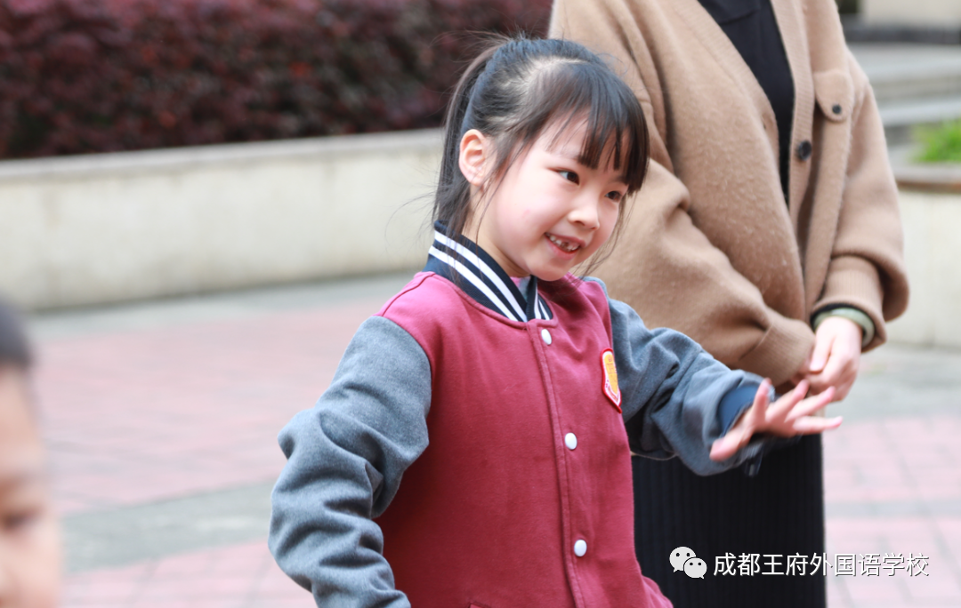 眼里有光，心中有爱——成都王府微笑月