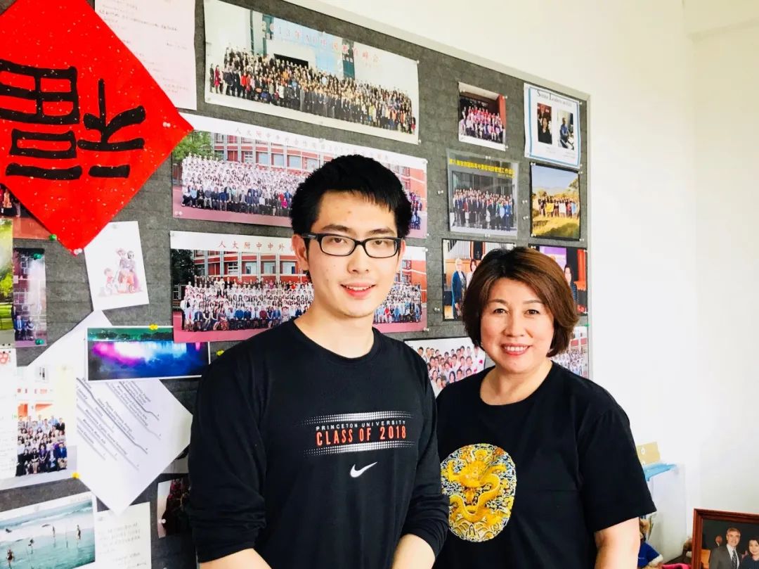 愿与青苗一起熔铸中外教育精华,创办有温度、有特色的未来教育! 愿与青苗一起熔铸中外教育精华,创办有温度、有特色的未来教育!