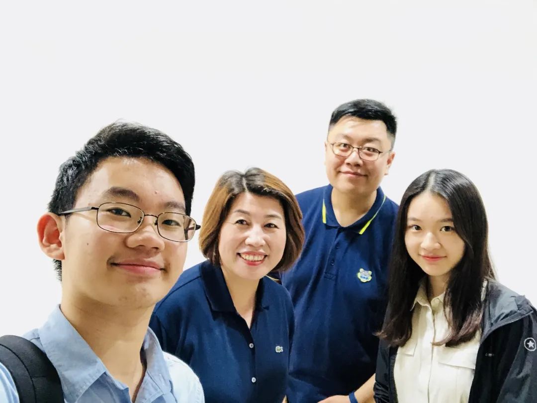 愿与青苗一起熔铸中外教育精华,创办有温度、有特色的未来教育! 愿与青苗一起熔铸中外教育精华,创办有温度、有特色的未来教育!