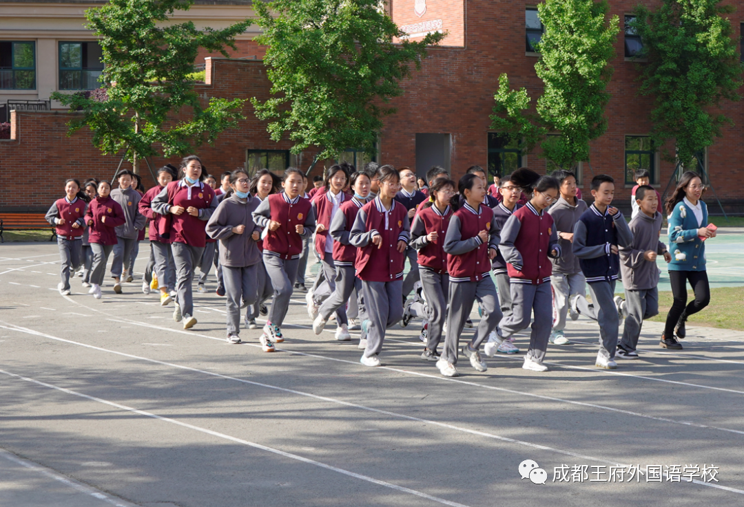 四月芳菲，春和景明——成都王府外国语学校召开四月校长早茶会
