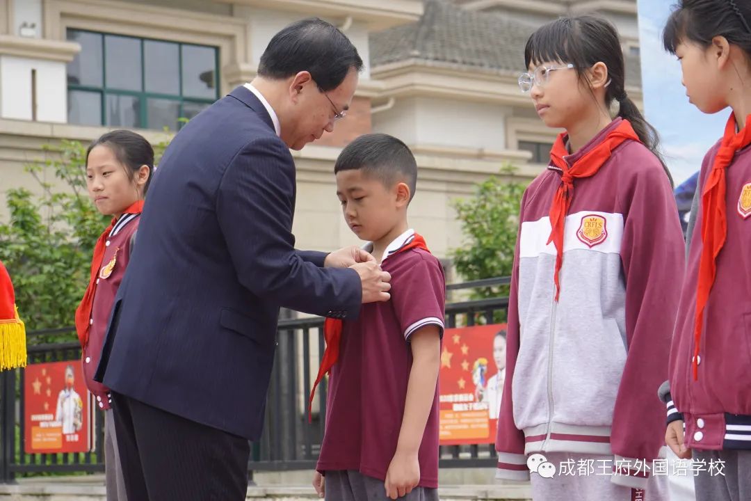 喜报 | 2021年度成都王府外国语学校“红领巾奖章”三星章名单来啦！