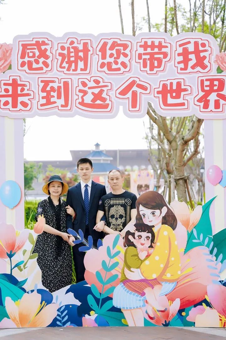 十八而志：在青春的道路上奋力奔跑