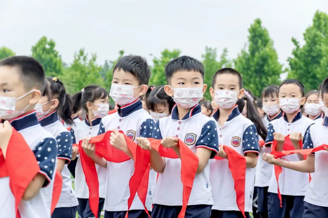 相信,将来的新川娃一定能生存,会生活。 相信,将来的新川娃一定能生存,会生活。