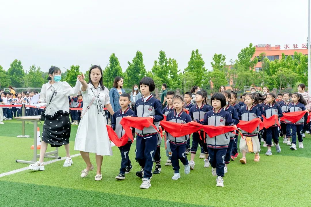 相信,将来的新川娃一定能生存,会生活。 相信,将来的新川娃一定能生存,会生活。