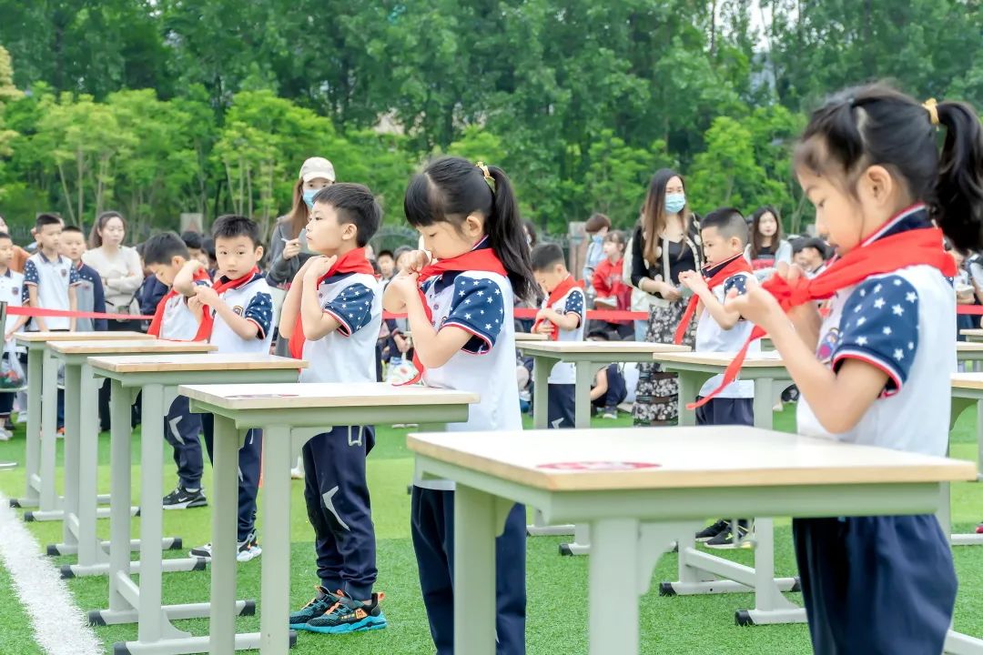 相信,将来的新川娃一定能生存,会生活。 相信,将来的新川娃一定能生存,会生活。