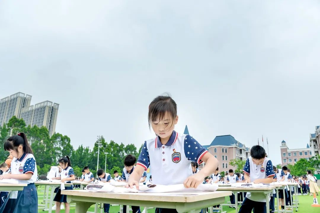 相信,将来的新川娃一定能生存,会生活。 相信,将来的新川娃一定能生存,会生活。