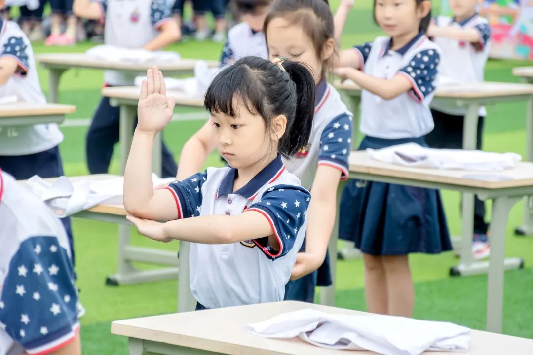 相信,将来的新川娃一定能生存,会生活。 相信,将来的新川娃一定能生存,会生活。