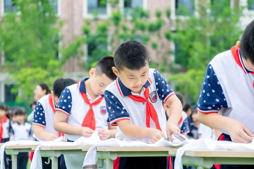 相信,将来的新川娃一定能生存,会生活。 相信,将来的新川娃一定能生存,会生活。