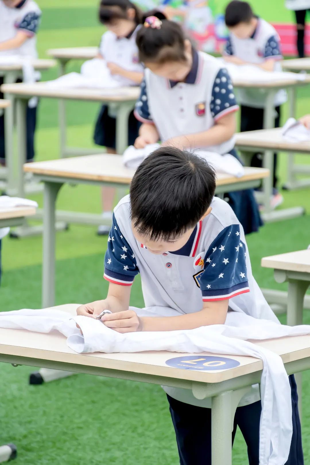 相信,将来的新川娃一定能生存,会生活。 相信,将来的新川娃一定能生存,会生活。