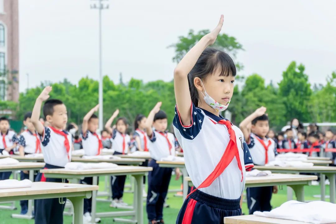 相信,将来的新川娃一定能生存,会生活。 相信,将来的新川娃一定能生存,会生活。