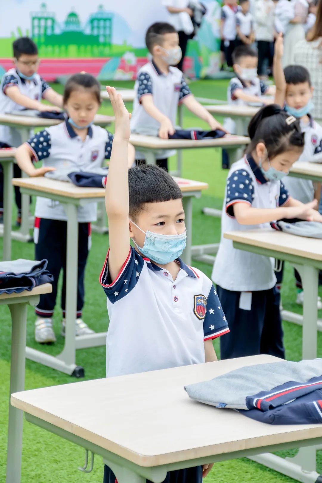 相信,将来的新川娃一定能生存,会生活。 相信,将来的新川娃一定能生存,会生活。
