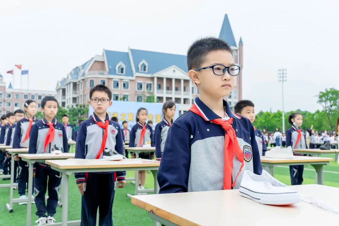 相信,将来的新川娃一定能生存,会生活。 相信,将来的新川娃一定能生存,会生活。