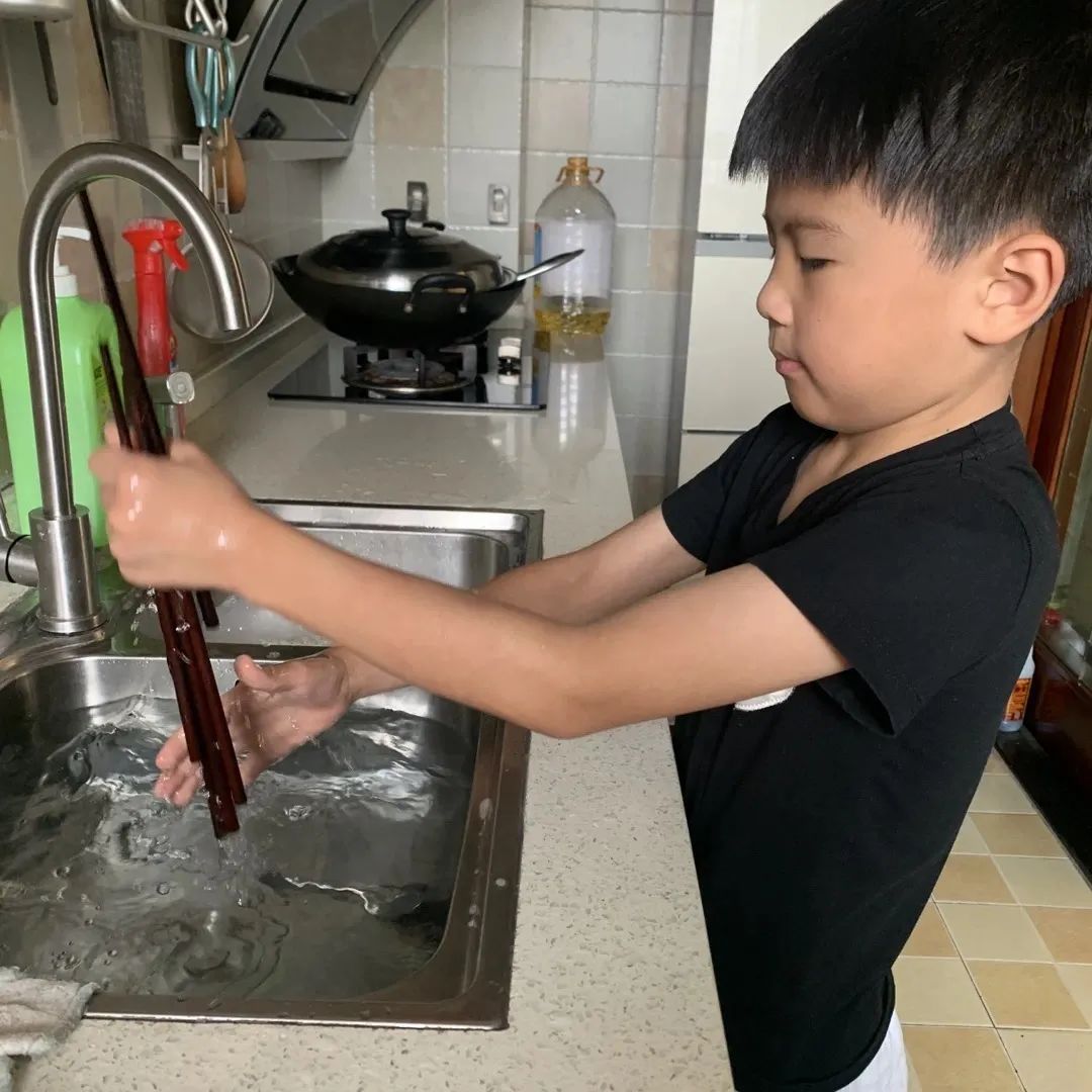相信,将来的新川娃一定能生存,会生活。 相信,将来的新川娃一定能生存,会生活。